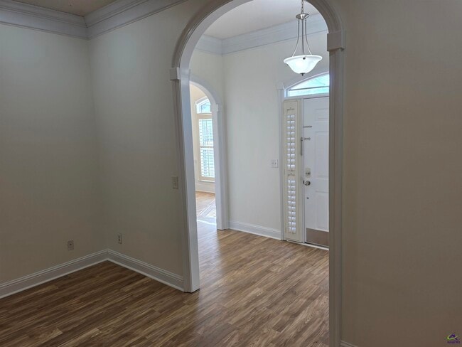 Building Photo - 604 Twelve Oaks Dr