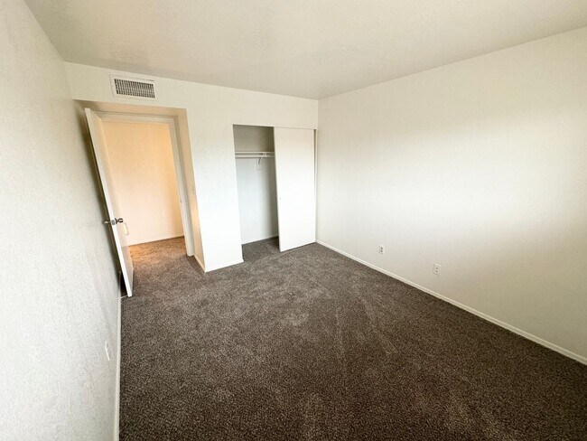 Building Photo - Stunning 4 Bedroom/2.5 Bath Home in Ahwatukee