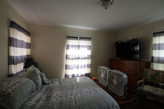Building Photo - Spacious 4 Bedroom 2 Bath Home!