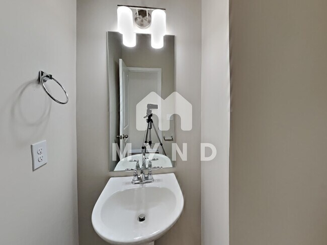 Building Photo - 5617 Newton Creek Dr