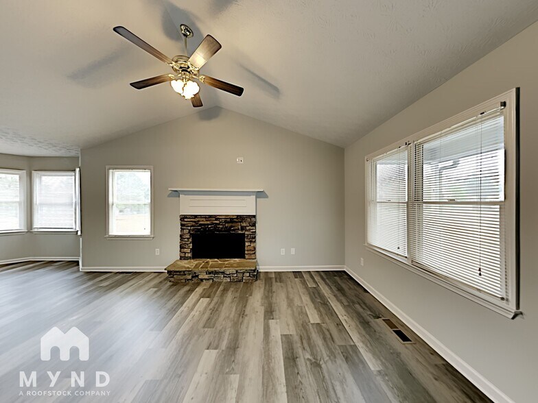 Building Photo - 230 Woodbridge Dr
