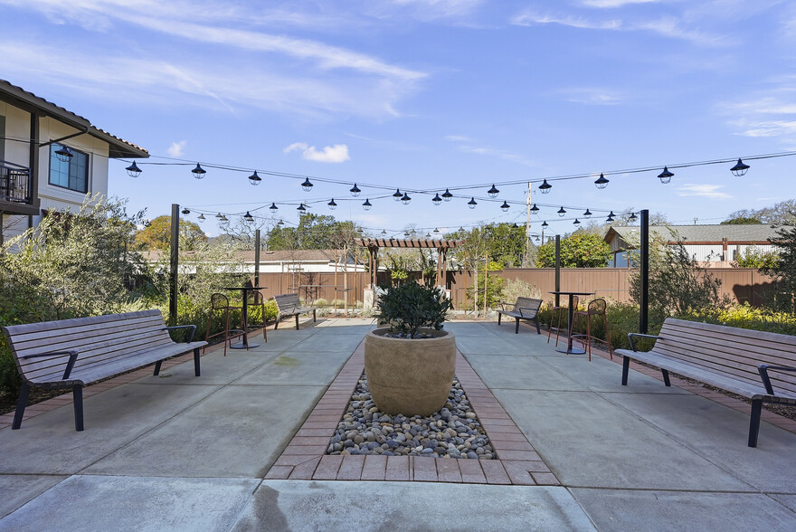 Building Photo - Siesta Senior Apartments