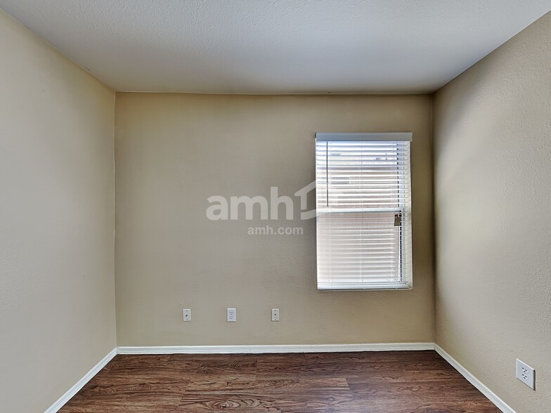 Building Photo - 5895 E Tercel Dr