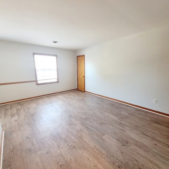Building Photo - 1252 Gatewood Rd