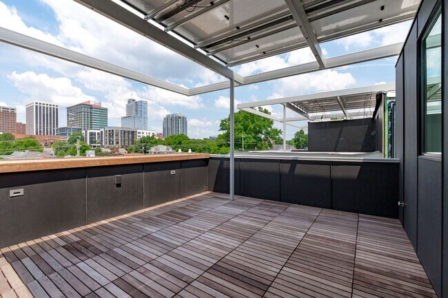 Building Photo - **OFFERING REFUNDABLE APPLICATION FEES** Beautiful 3BD, 3.5BA Downtown Raleigh Townhome with an A...