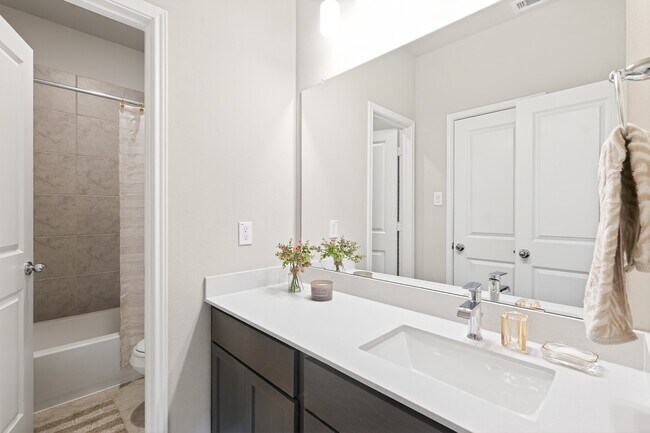 Building Photo - 21967 Gateway Arch Dr