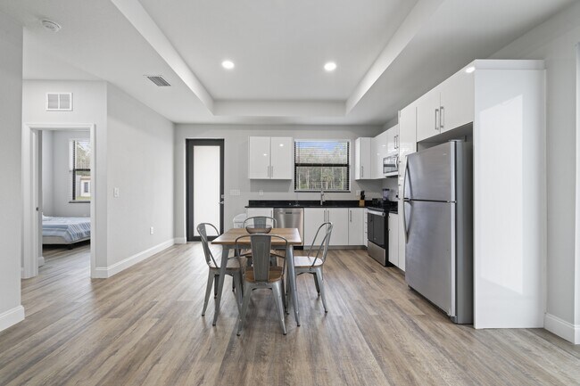 Building Photo - 1917 Lorna Ave