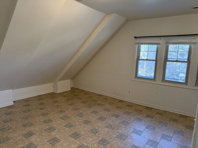 Building Photo - 1645-1647 N Astor St