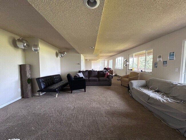 Building Photo - Large 4 Bedroom home with views of Bellingham Bay and Garage