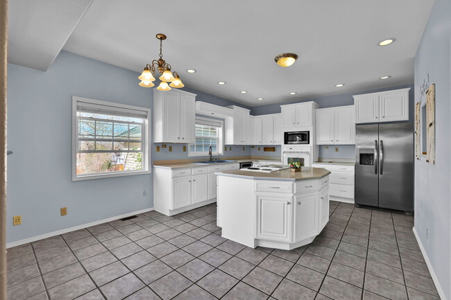 Building Photo - 6674 Chantilly-