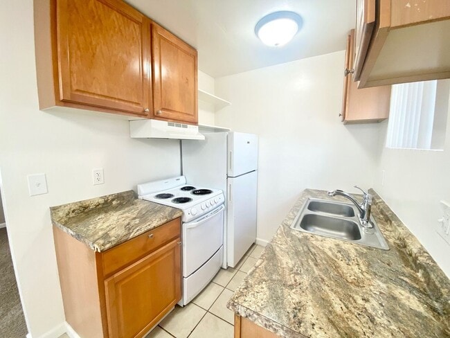 Building Photo - Euclid (Saulo Trust)