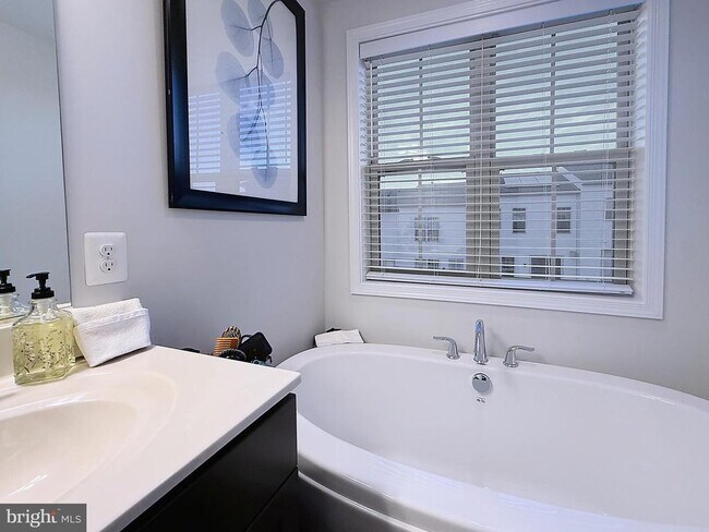 Building Photo - 22228 Cabin Branch Ave