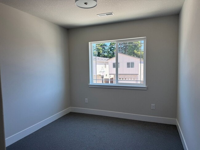Building Photo - 9712 NE 29th Ave