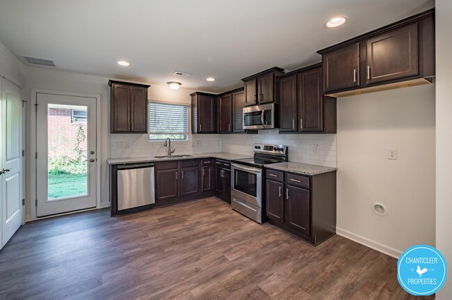 Building Photo - 8 Rochambeau Ct