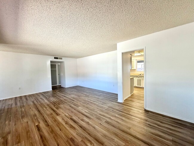 Building Photo - Low-Maintenance 2 Bed 2 Bath Home with Enclosed Patio in Sun City 55+ Community