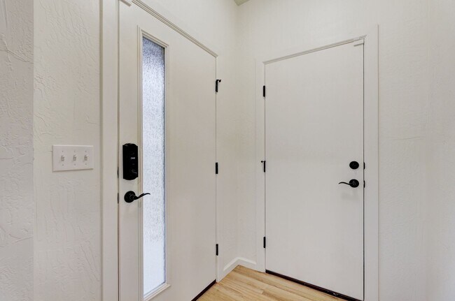 Building Photo - Stunning Newer Duplex with Private Backyard in Edmond!