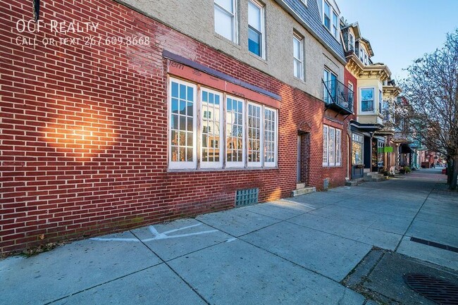 Building Photo - 3826 Lancaster Ave