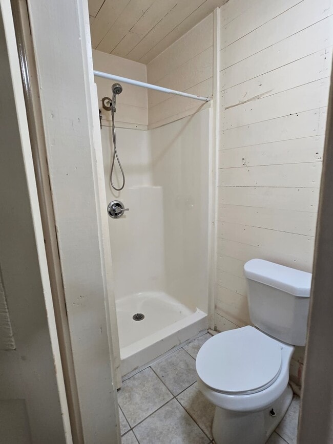 Building Photo - 310 E Defee Ave