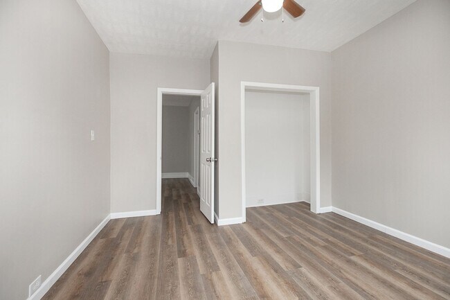 Building Photo - 3422 W 52nd St