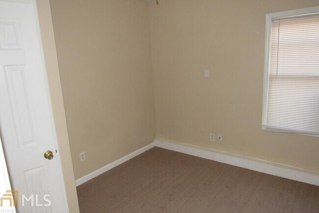 Building Photo - 2284 Alvin Dr NW