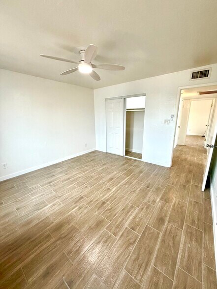 Building Photo - 1731 E Cheery Lynn Rd