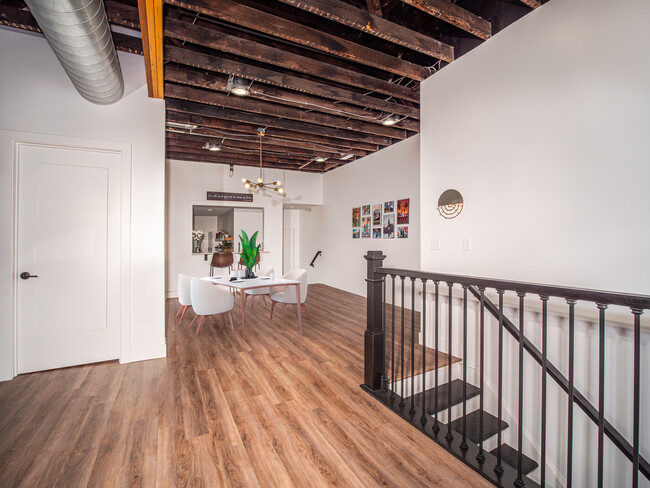 Dining room - 807 SW Adams St