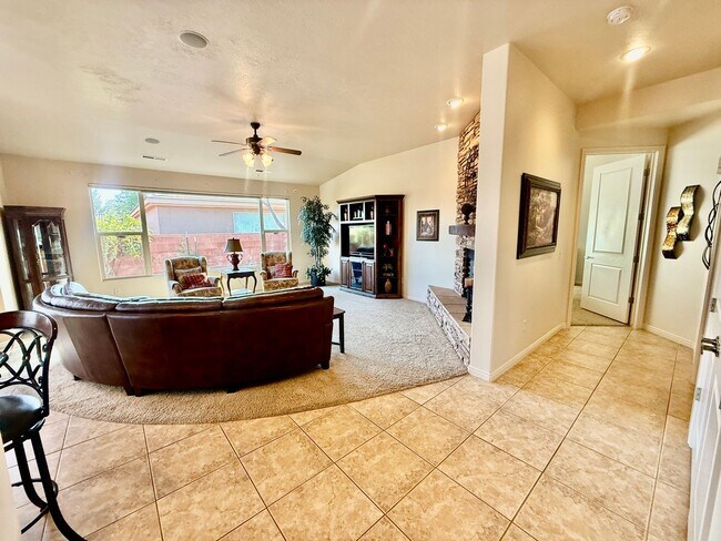 Building Photo - Lovely FURNISHED Three Bedroom Home in Ivins