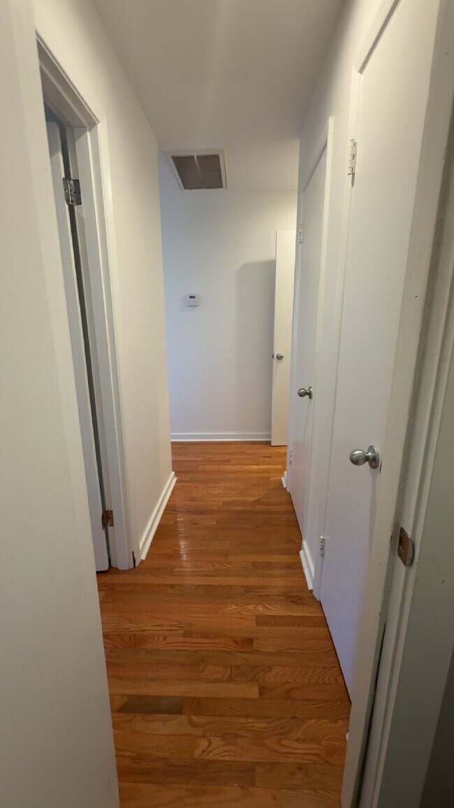 Building Photo - One bedroom in Belhaven Heights!