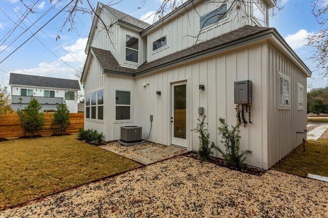 Building Photo - 3009 Kuhlman Ave
