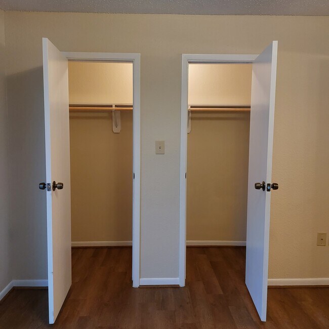 Walk-in closets - 260 El Dorado Blvd