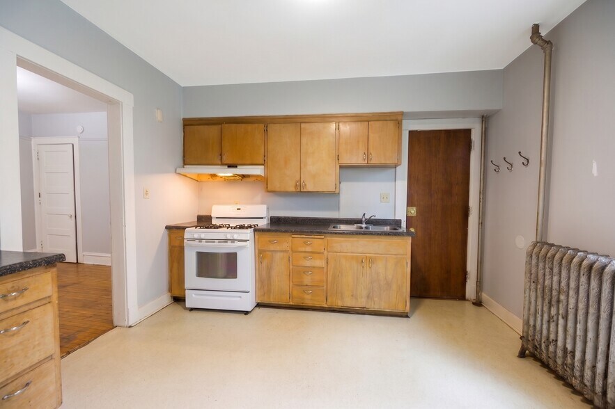 Building Photo - 410 W Mifflin St