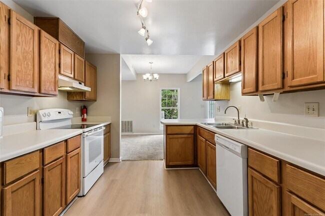 Building Photo - 5306 Aden Ct