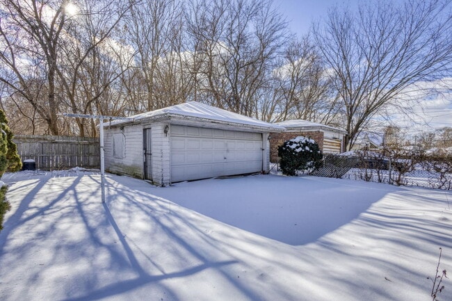 Building Photo - 11156 Outer Dr