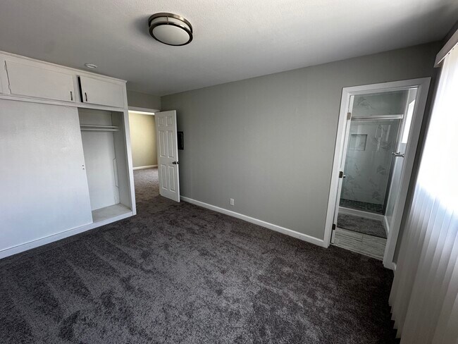 Building Photo - 2608 Vanderbilt Ln