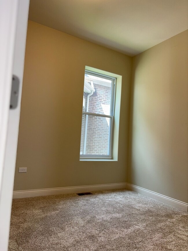 Building Photo - 5738 S Sangamon St