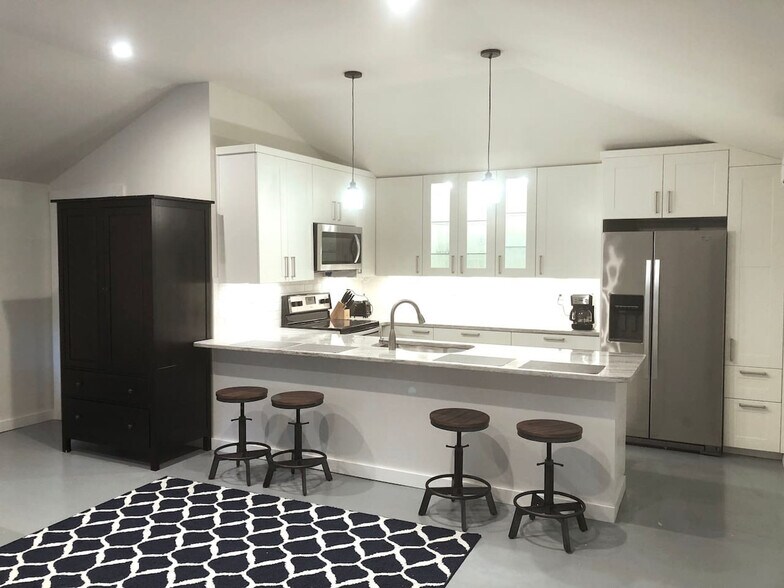 Building Photo - 1929 NW 7th Ln