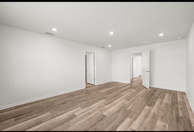 Building Photo - 5832 Viking Wy