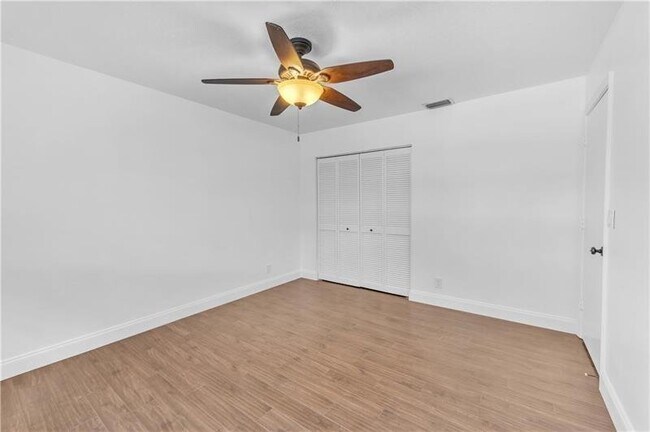 Building Photo - 9144 NW 43rd Ct