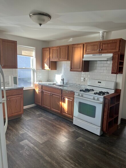 Building Photo - 115 Sagamore Ave