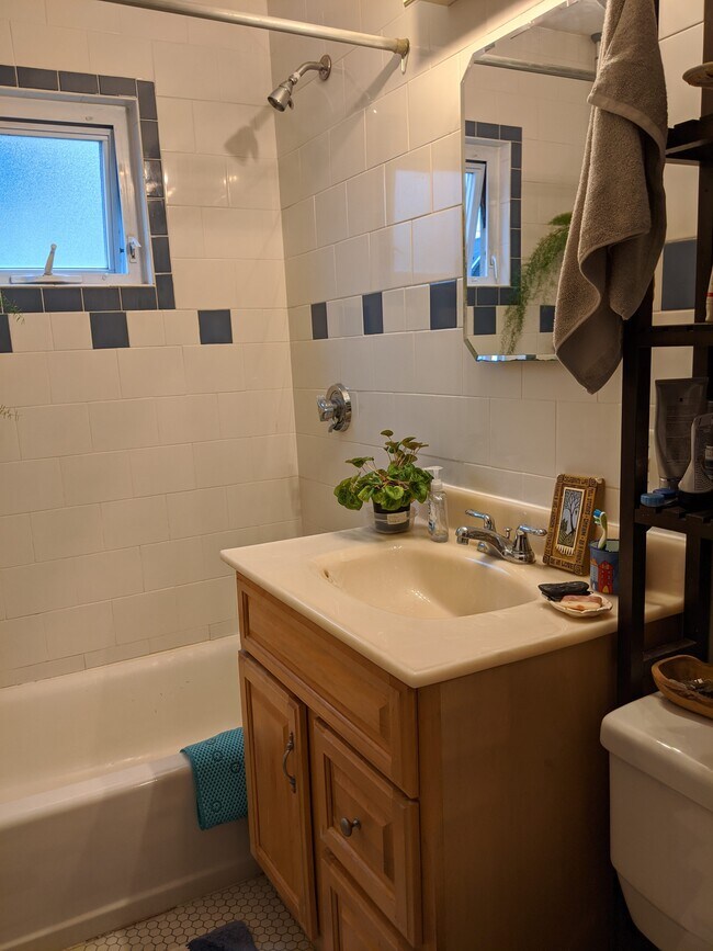 Building Photo - 6 Bagnal St