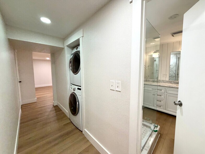 Building Photo - 315 SE 151st Ave