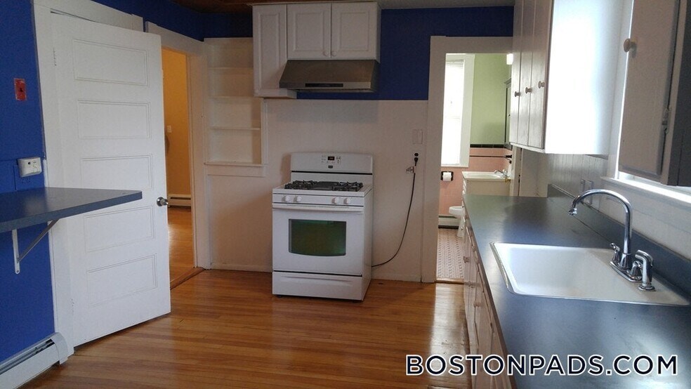 Primary Photo - 48 Derby St