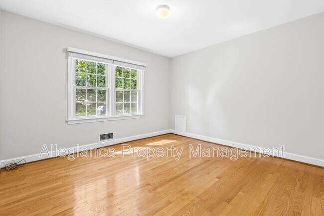 Building Photo - 3548 N Valley St