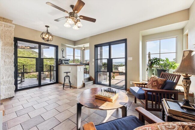 Building Photo - 13801 Lakeview Dr