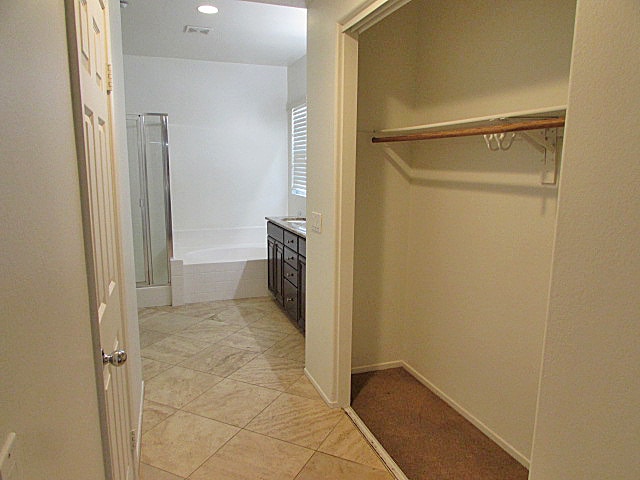 Building Photo - Warm and cozy 4 bedroom 2 bath home in bea...