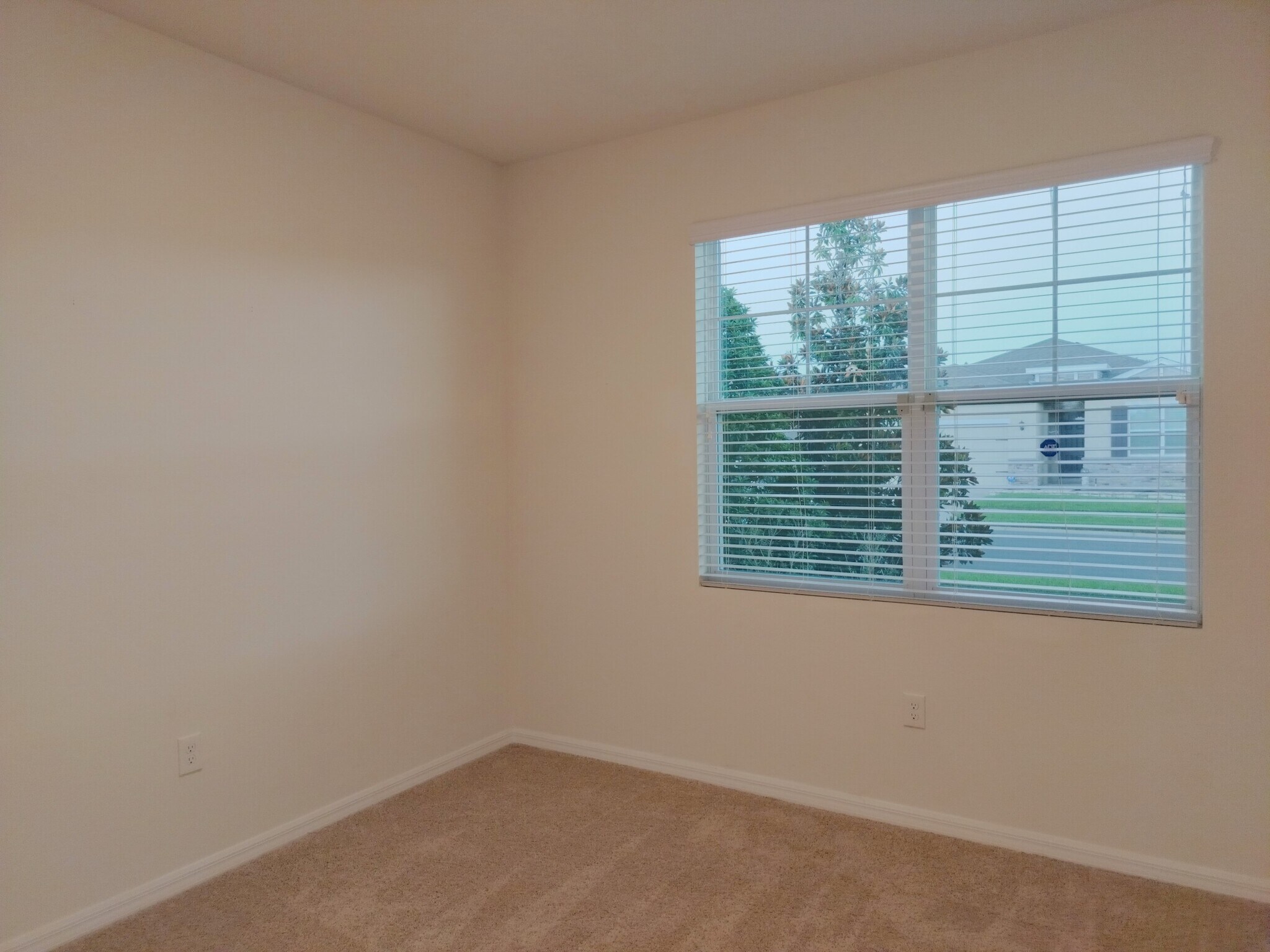 Building Photo - 5240 Sunshine Dr