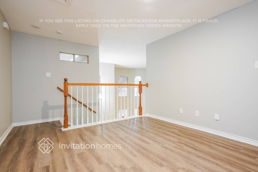 Building Photo - 1633 Summers Dr