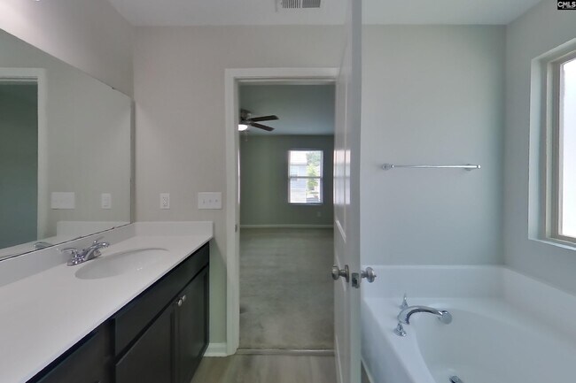 Building Photo - 1429 Sandra Dr
