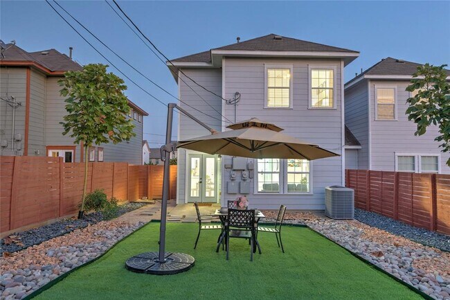 Building Photo - 7510 Lazy Creek Dr
