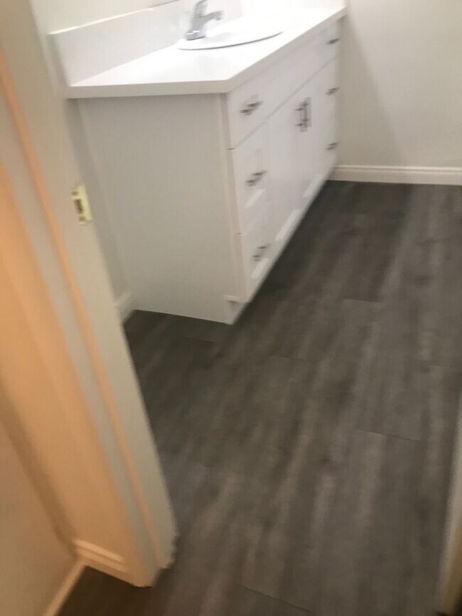 Building Photo - Parr, 10424-10425